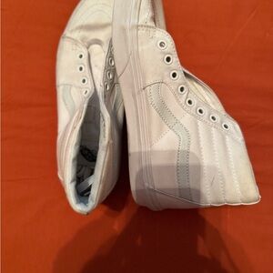 Vans Women's Sneakers - Cream and White